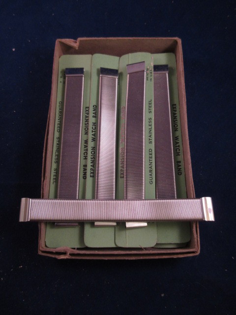 lot 912 image: 12 EXPANSION WATCH BAND IN BOX