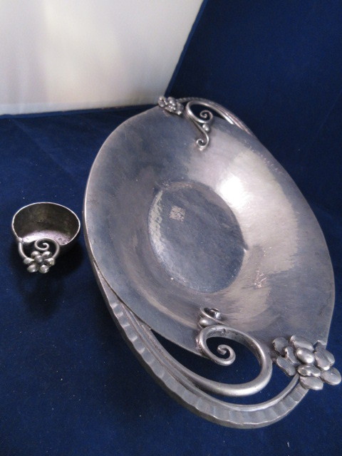 lot 802 image: 2 PCS SIGNED VINTAGE MATCHING NEKRASSOF PEWTER