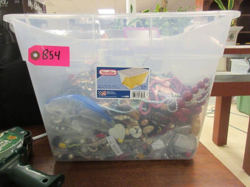 lot 854 image: BULK COSTUME, FASHION AND CRAFT JEWELRY