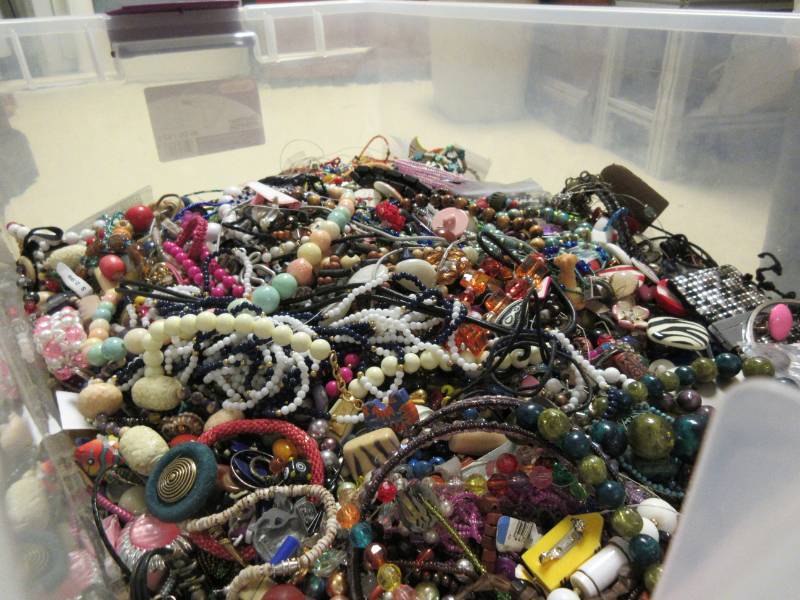 lot 856 image: BULK COSTUME, FASHION AND CRAFT JEWELRY