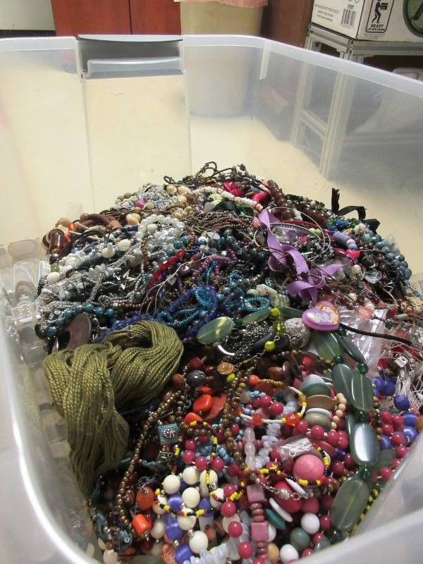 lot 857 image: BULK COSTUME, FASHION AND CRAFT JEWELRY