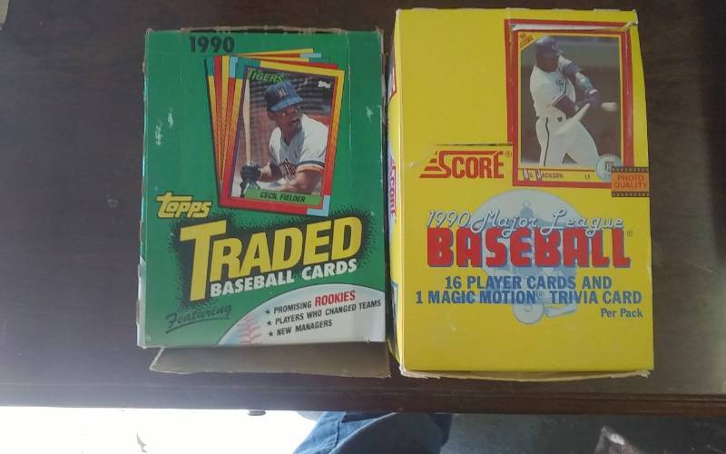1990 Topps Traded 40 Packages Of 7 Each Base Ball Unopened,  1990 Score Base Ball Player & Trivia Cards 704 Pieces