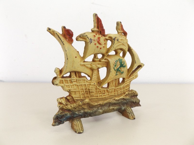 lot 7 image: Antique Cast Iron Ship Doorstop
