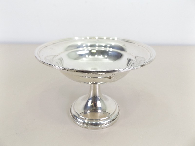 lot 19 image: Vintage Sterling Silver Pedestal Bowl