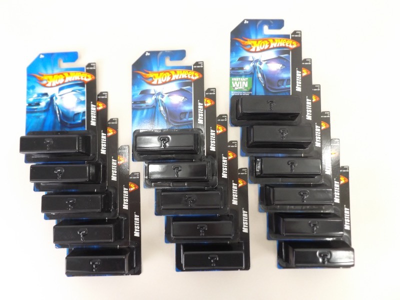 lot 21 image: 16 NEW 2007 Hot Wheels Mystery Cars
