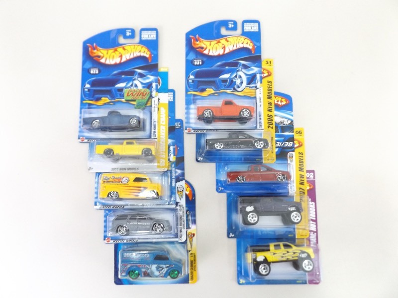 lot 25 image: 10 NEW Hot Wheels Trucks