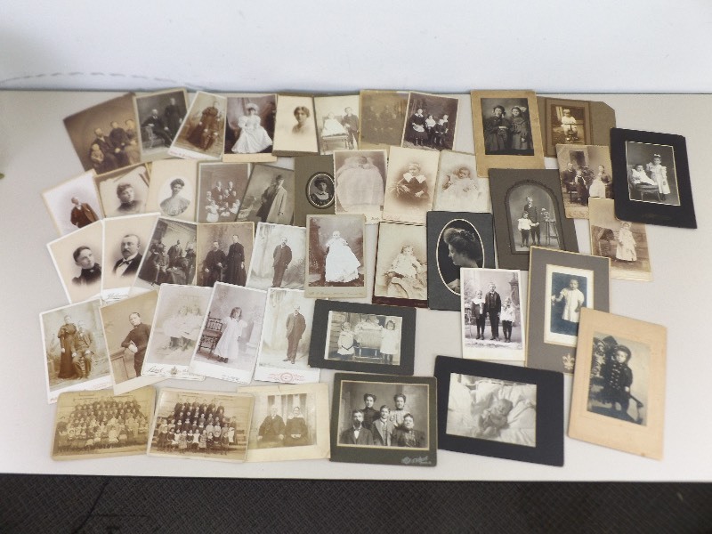 lot 32 image: Lot of Antique Photos