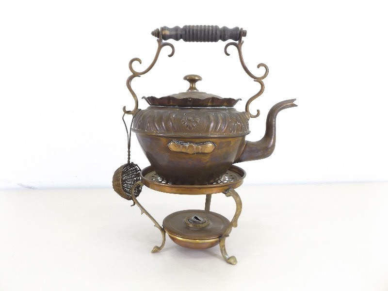 lot 33 image: Antique Copper Tea Kettle