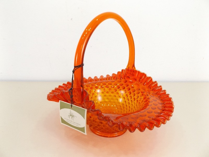 lot 42 image: MINT Vintage Fenton Hobnail Amberina Glass Basket