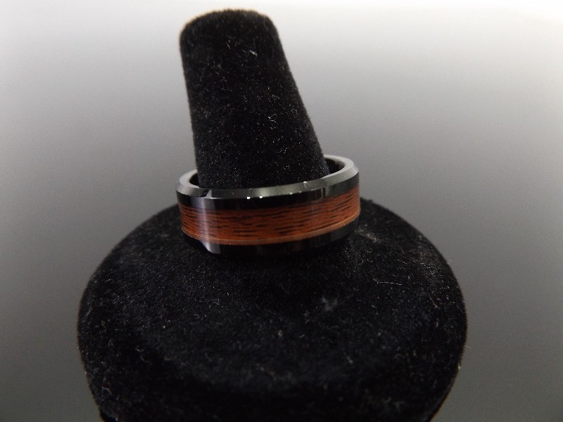 lot 53 image: NEW Tungsten Carbide Ring in Box Size 9