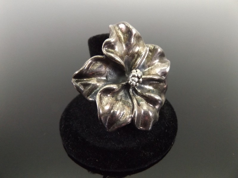 lot 54 image: .925 Sterling Silver Flower CHANEL Style Cocktail Ring Size 7