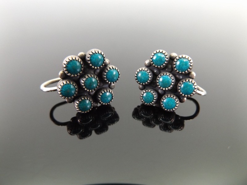lot 59 image: Vintage .925 Sterling Silver and Turquoise Screw Back Earrings