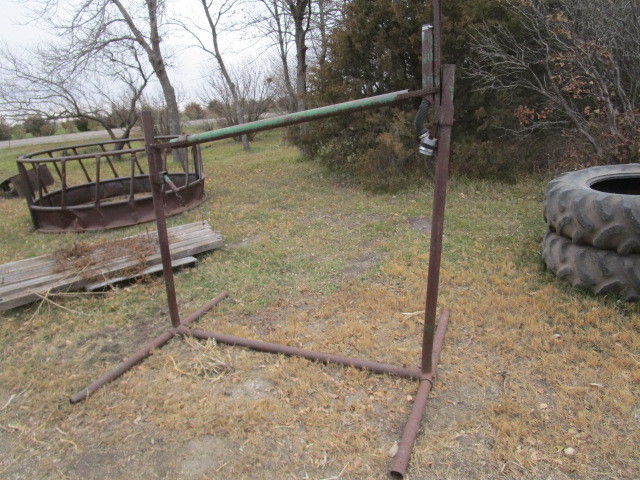 lot 21 image: Dr Scratch Cattle Scratcher Frame