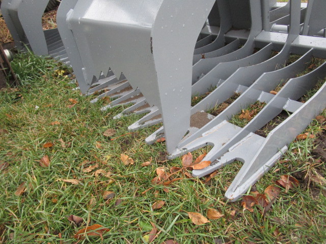 lot 22 image: (New) 78 Rock & Brush Bucket