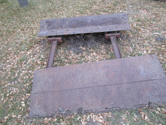 lot 41 image: Dock Plate
