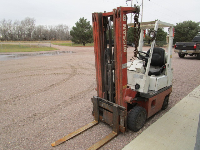 lot 4 image: Nissan #3,000 Forklift