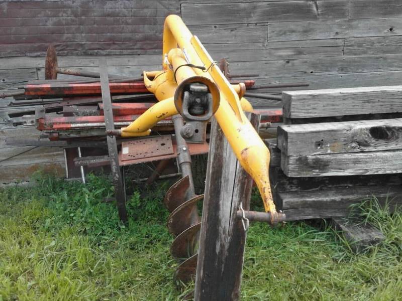 lot 13 image: Danuser Post Hole Digger