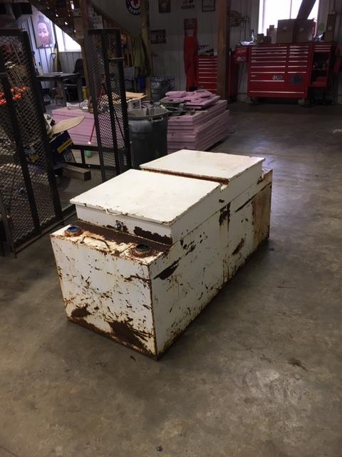 lot 44 image: Dual Compartment Fuel TankToolbox