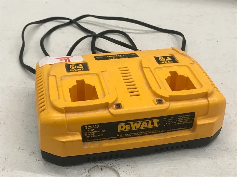 lot 16 image: DeWalt Battery Charger