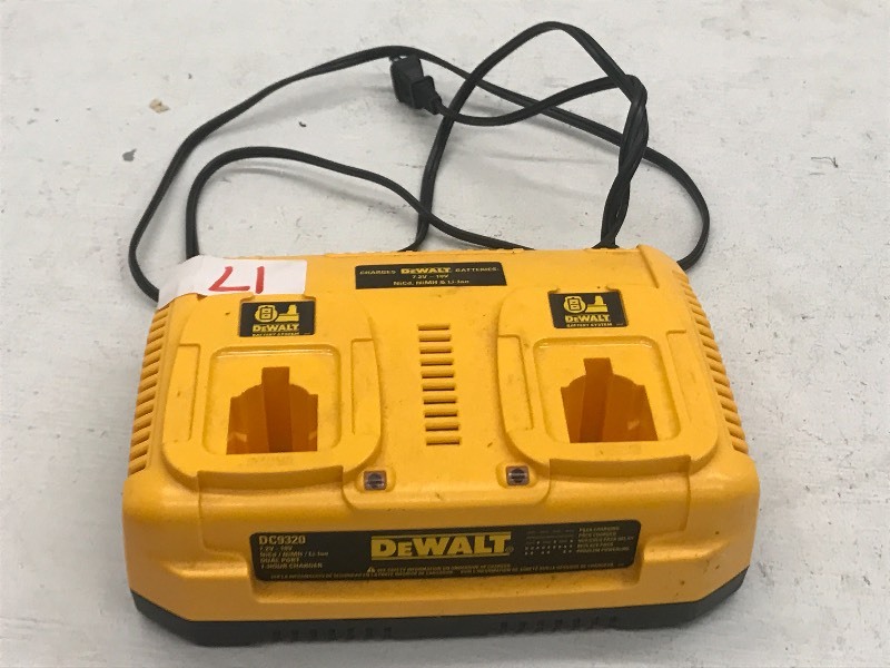 lot 17 image: DeWalt Battery Charger