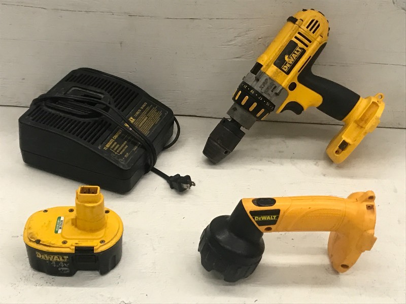 lot 19 image: DeWalt Cordless Tool Set