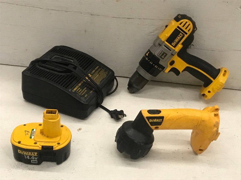 lot 26 image: DeWalt Cordless Tool Set