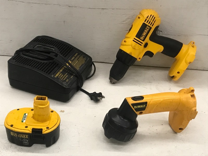 lot 28 image: DeWalt Cordless Tool Set