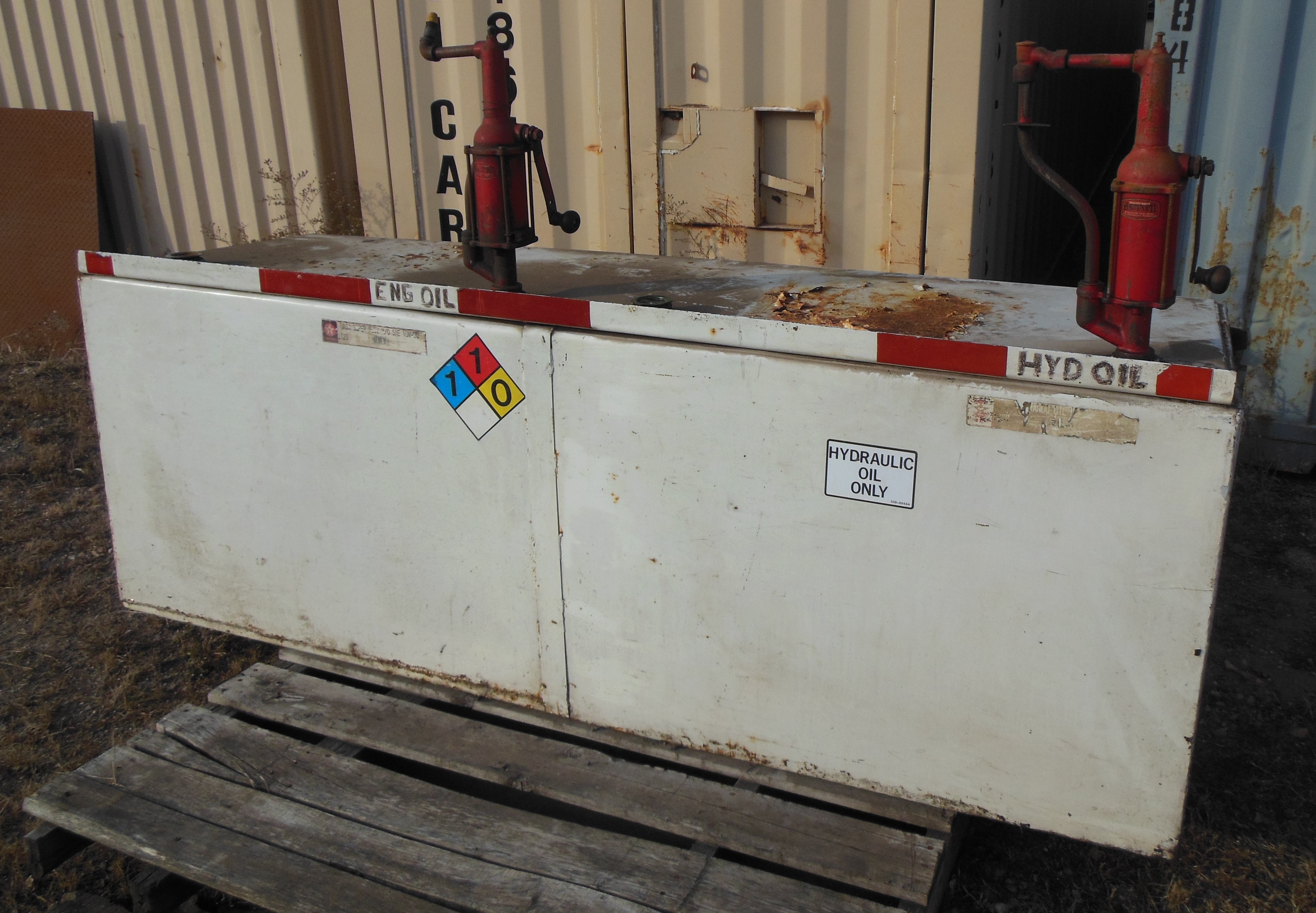 lot 5 image: NEW NOTE Dual Oil Tank - Separate Engine and Hydraulic Oil Compartments
