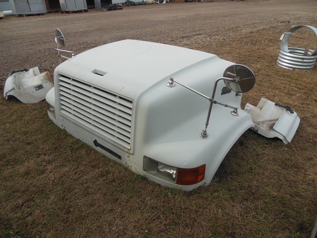lot 32 image: International 4700 DT 466E Hood and 2 Fenders