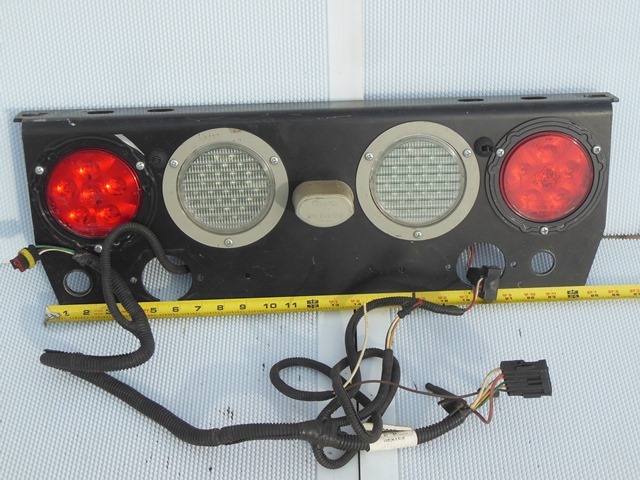 lot 37 image: Truck-lite LED Tail Light Take offs