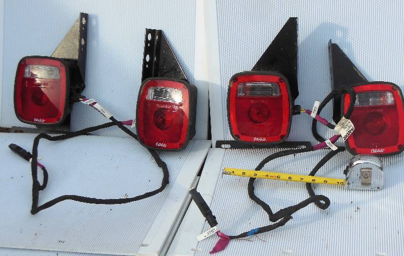lot 47 image: Signal-Stat Tail Lights Peterbilt - Truck Take Offs