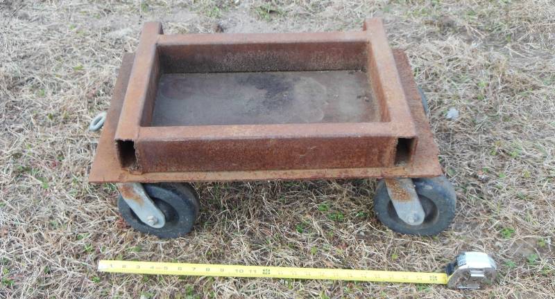 lot 48 image: Extremely Heavy Rolling Dolly on 6 in. Casters