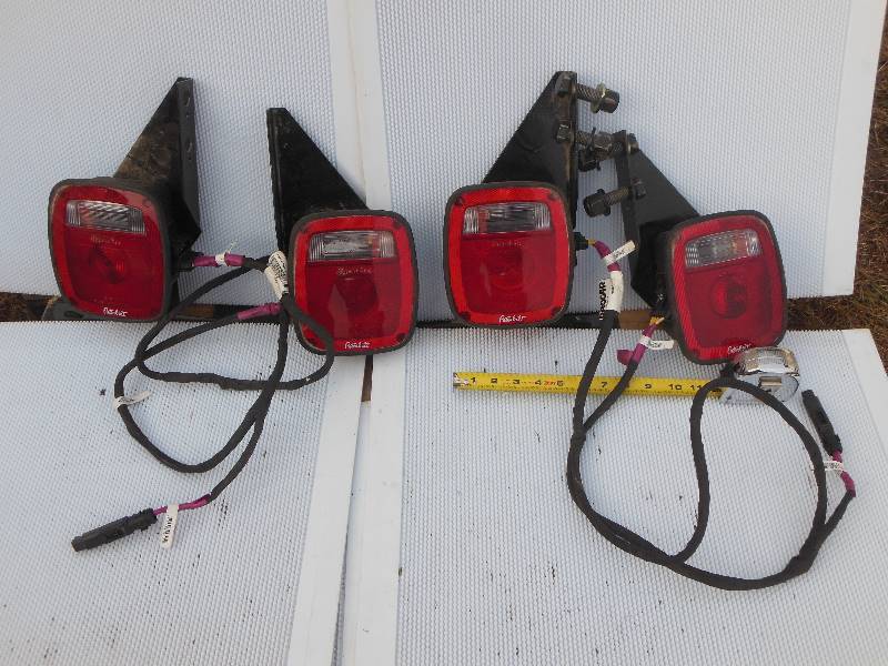 lot 49 image: Signal Stat Tail Lights Peterbilt - Truck Take Offs