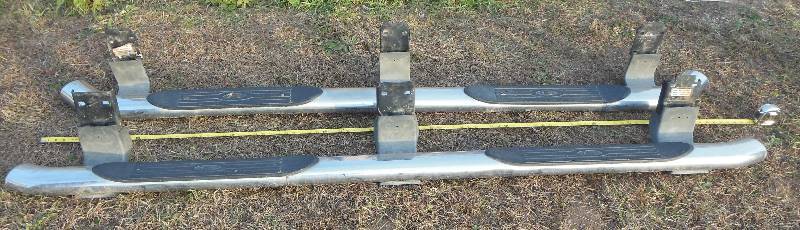 lot 50 image: Ford Truck Steps - for 99 - 07 F250 - F550 Crew Cab -Not exact match but should work on one truck