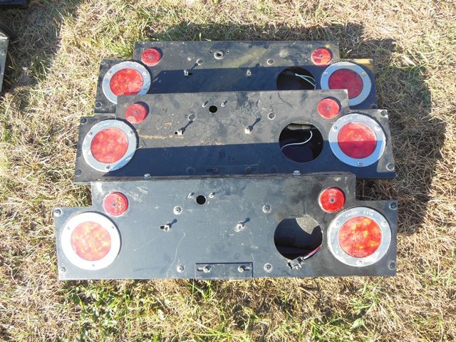lot 65 image: Truck-Lite Super 44 LED Tail Lights - Truck Take Offs