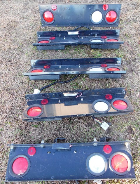 lot 71 image: 5 Brackets and Truck-lite Super 40 Tail Lights - Truck Take Offs