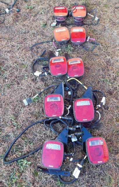lot 73 image: 10 Signal Stat Peterbilt Tail Lights - Truck Take Offs