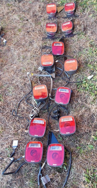 lot 75 image: 10 Signal Stat Peterbilt Tail Lights - Truck Take Offs