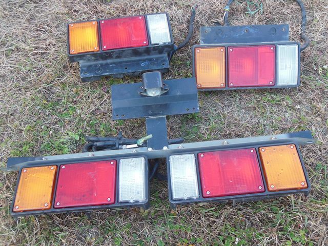lot 77 image: Red  White  Amber Lights