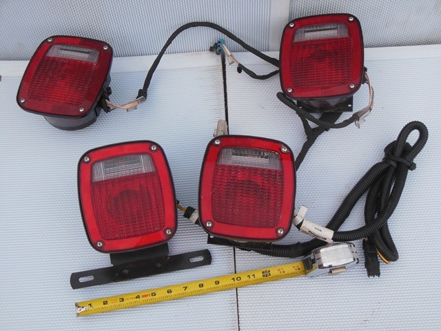 lot 119 image: 4 Grote 9130 Tail Lights - Truck Take Off