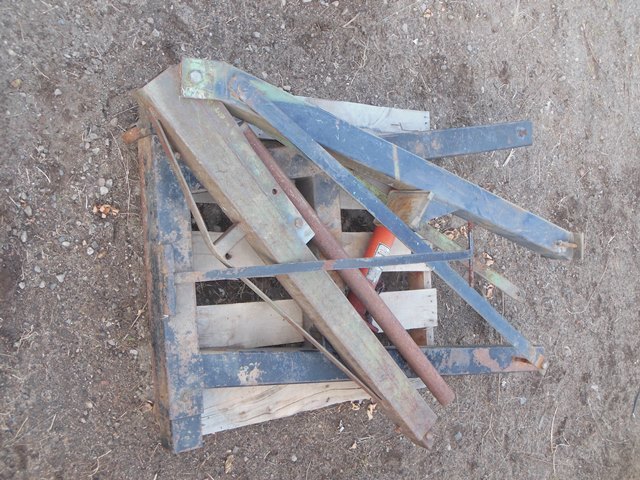 lot 76 image: Extremely Heavy Duty Engine Hoist (Parts) - some parts needed to complete the unit