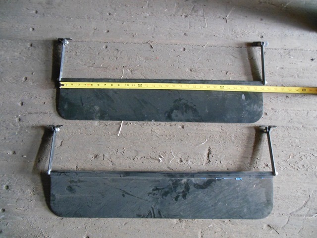 lot 104 image: Plastic Sun Visors