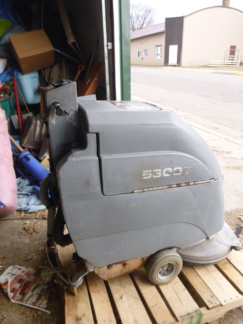 lot 9 image: Nobles Floor Scrubber Built by Tennant