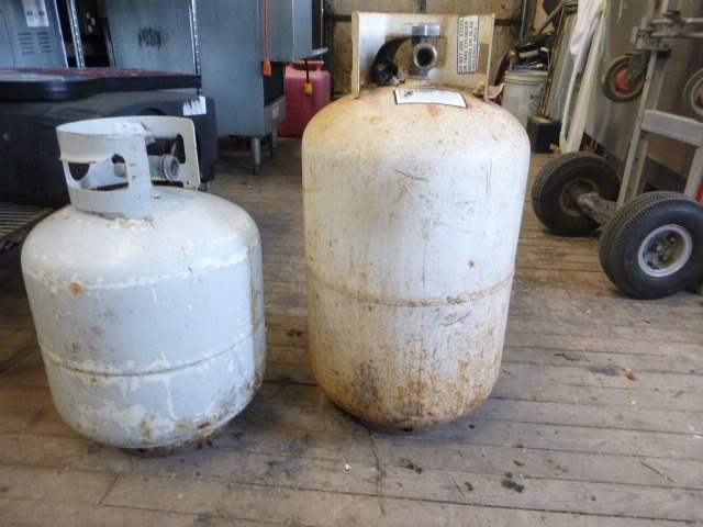 lot 21 image: 2 Propane Tans