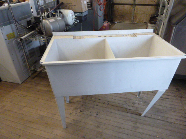 lot 23 image: 2 Tub Laundry Sink