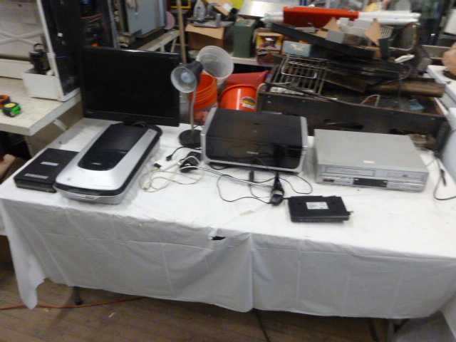 lot 24 image: Miscellaneous Electronics
