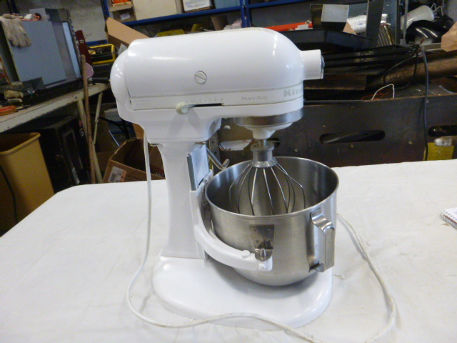 lot 34 image: Kitchen Aid Mixer