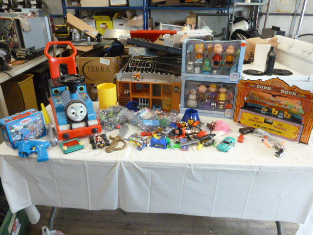 lot 42 image: Tote Full of Toys