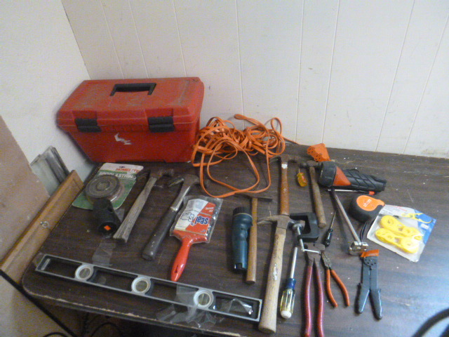 lot 51 image: Garage Items