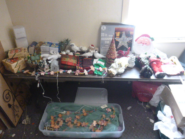 lot 58 image: Christmas Decorations